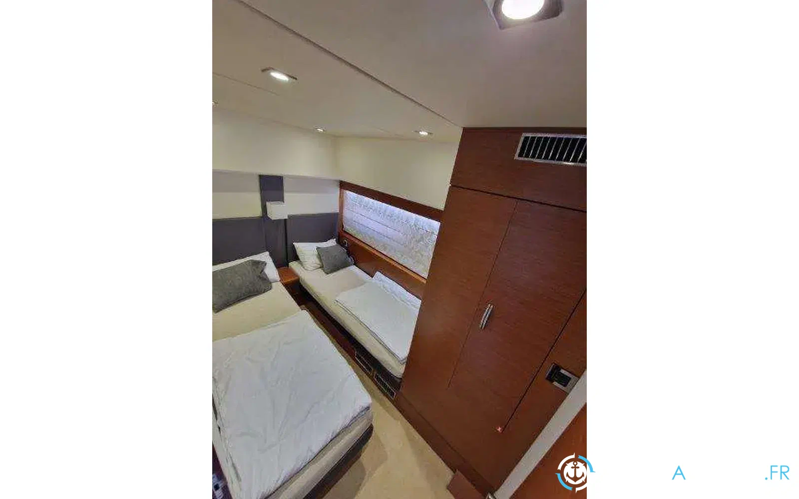 slider 8 Jeanneau Prestige 550 Fly