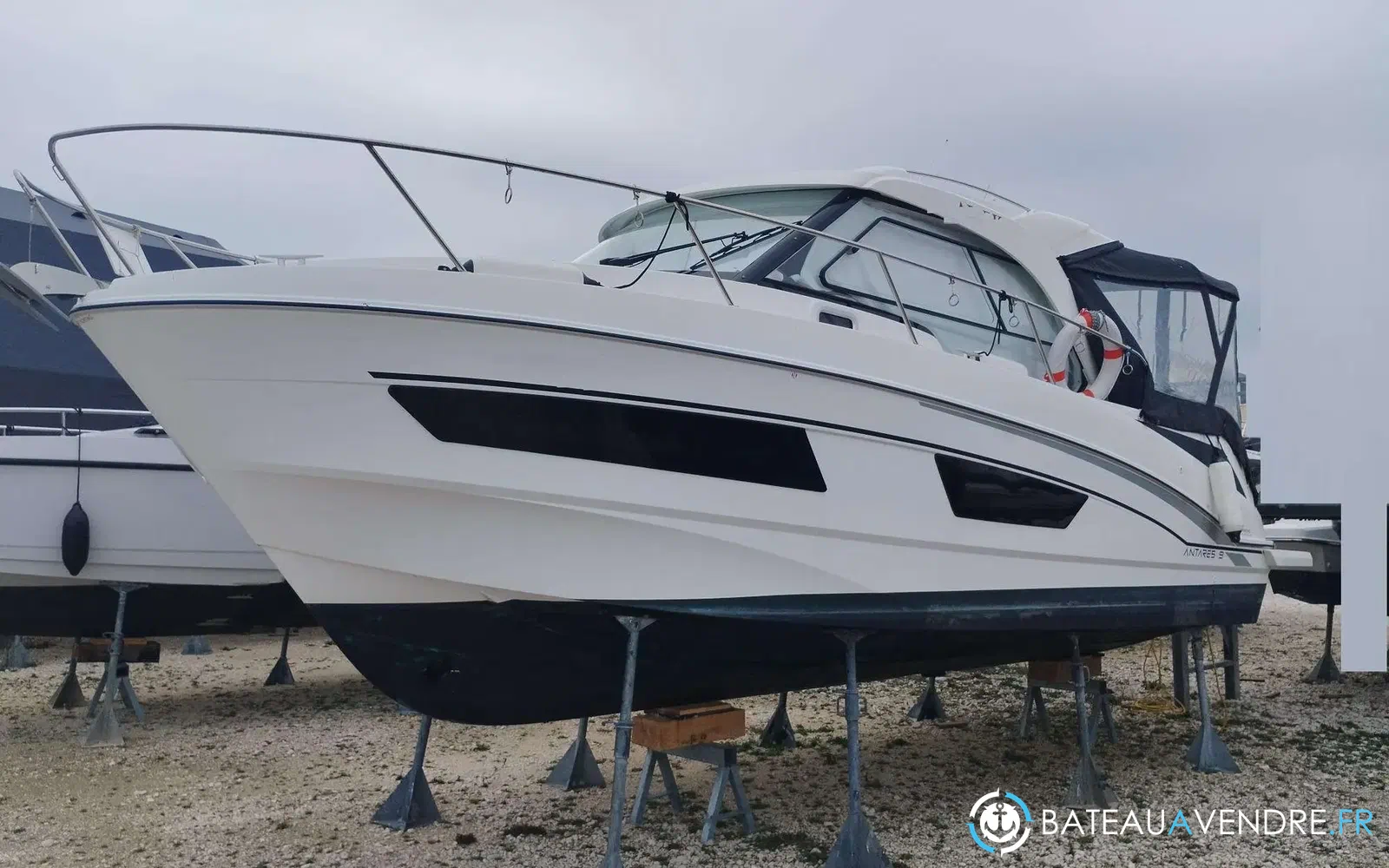 slider 9 Beneteau Antares Serie 9