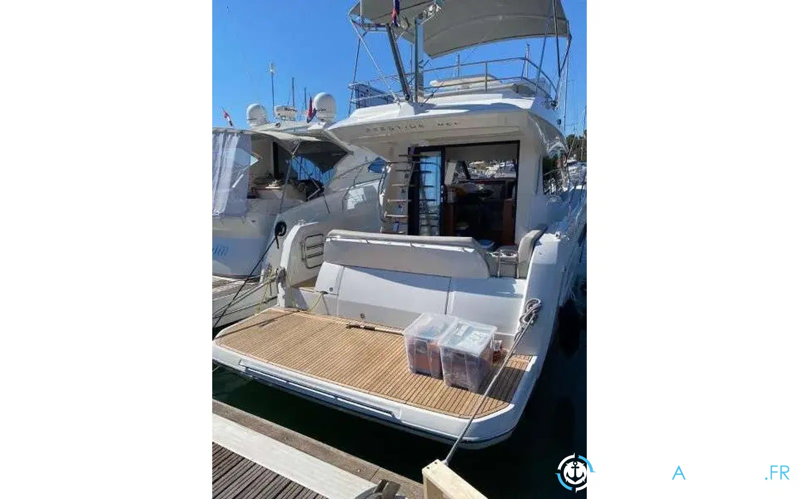 slider 1 Prestige Yachts 420 Fly