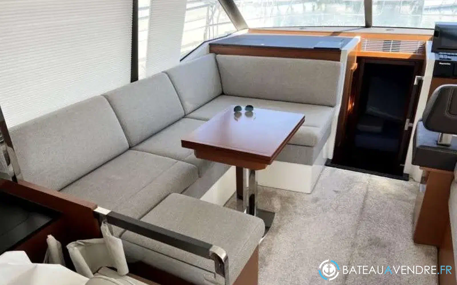 slider 8 Prestige Yachts 420 Fly