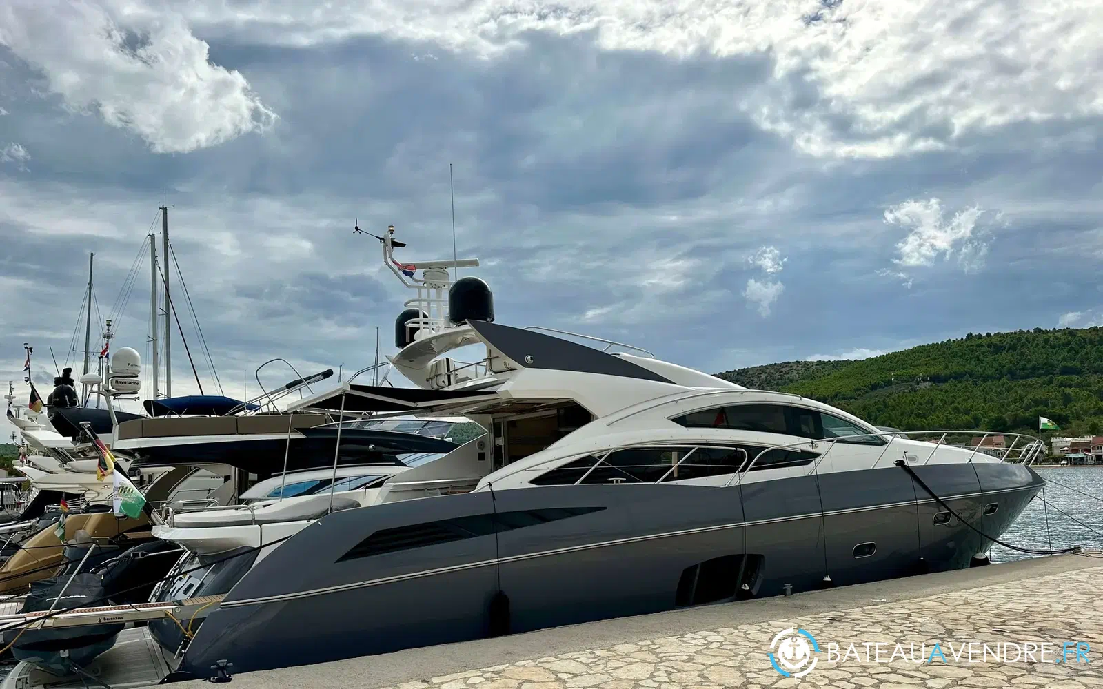 slider 0 Sunseeker Predator 74