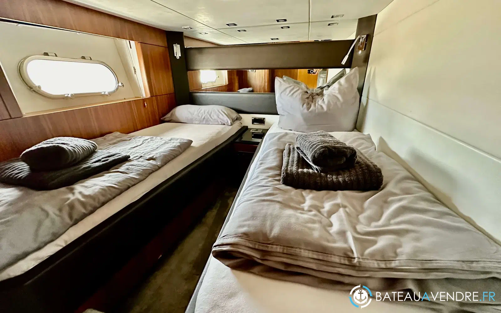 slider 9 Sunseeker Predator 74