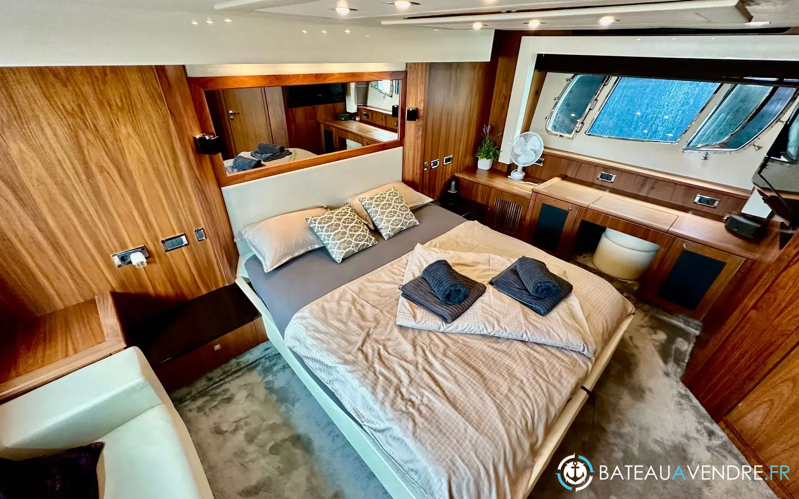 slider 10 Sunseeker Predator 74