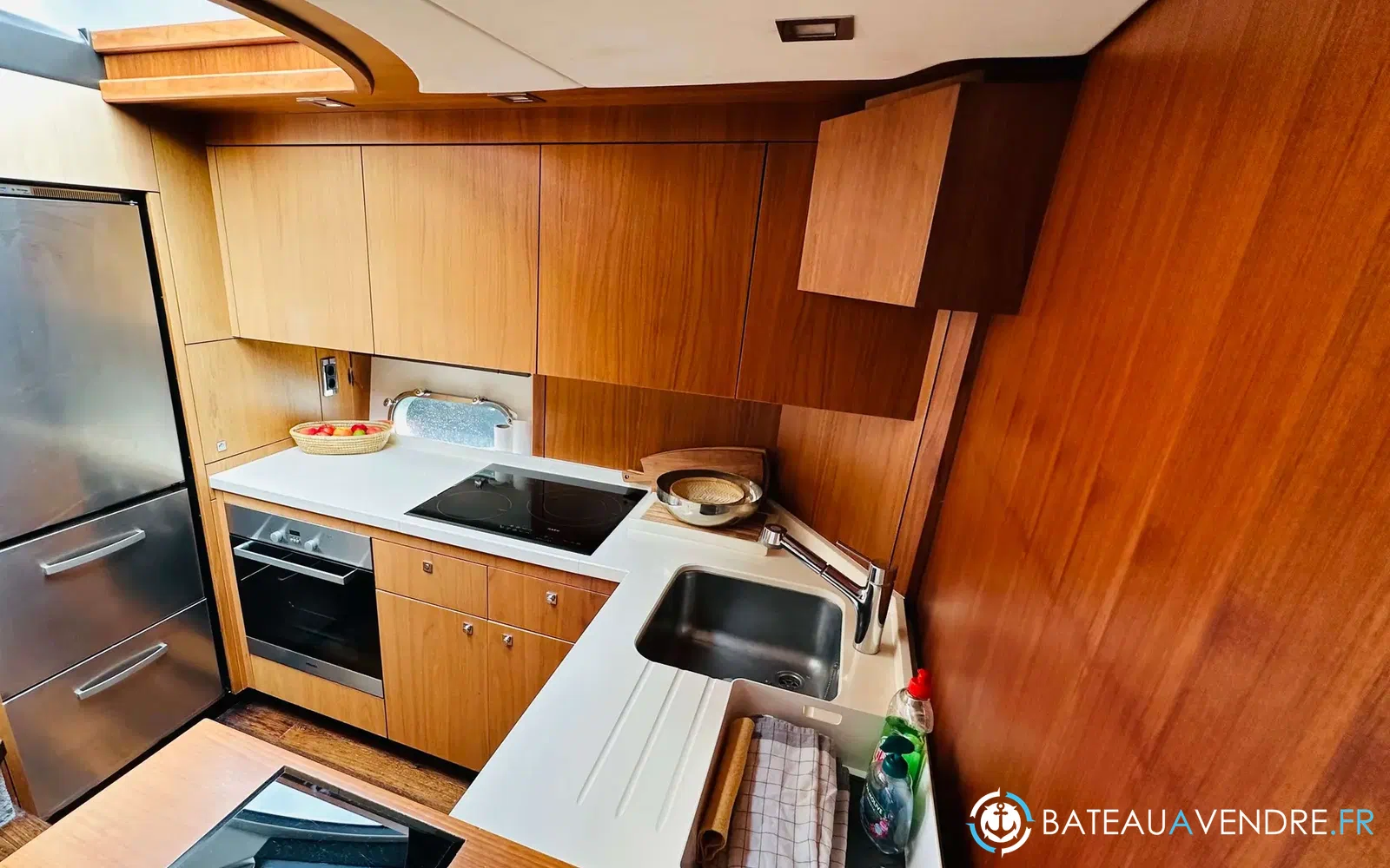 slider 11 Sunseeker Predator 74