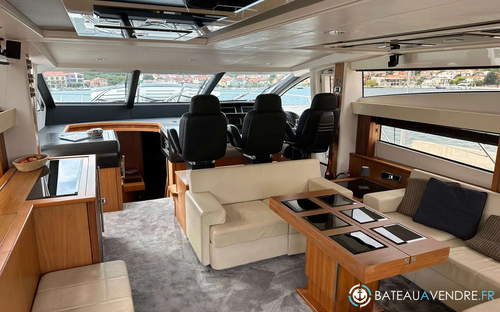 slider 13 Sunseeker Predator 74