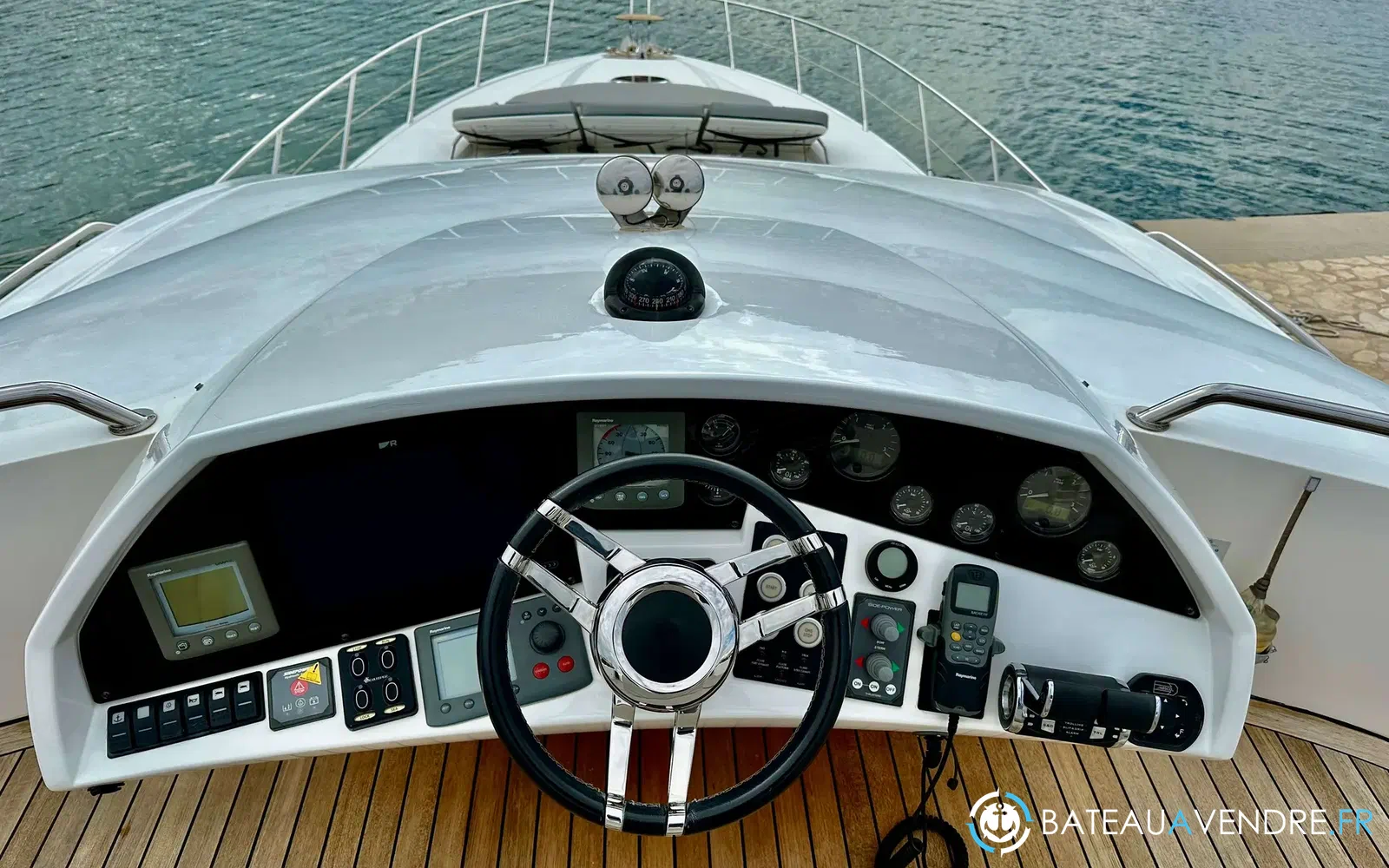 slider 4 Sunseeker Predator 74