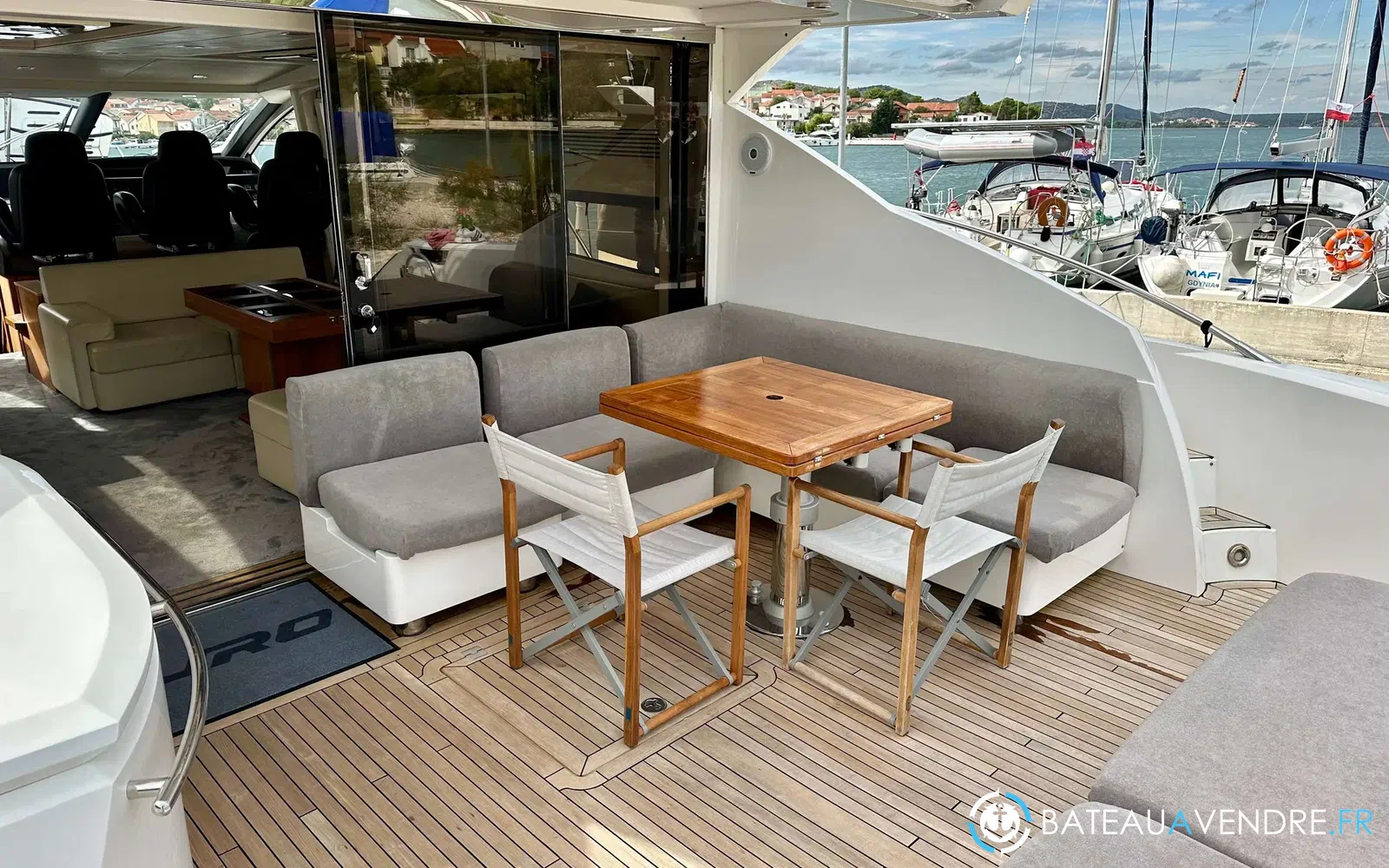 slider 8 Sunseeker Predator 74