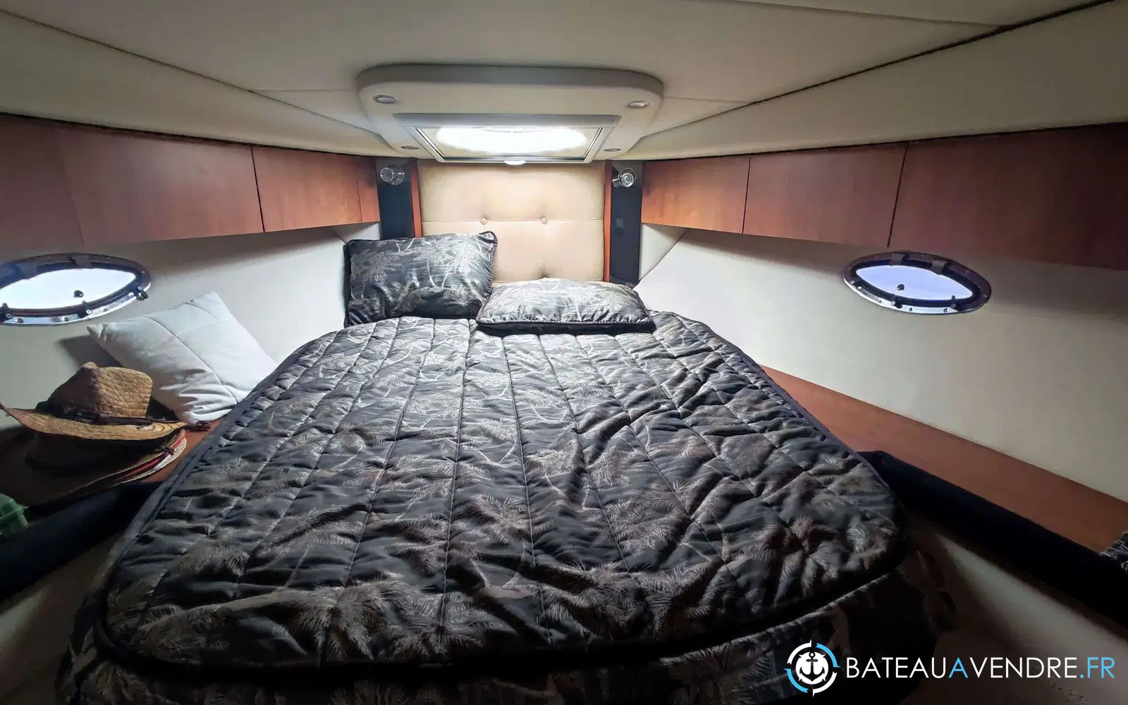 slider 16 Cruisers Yachts 360