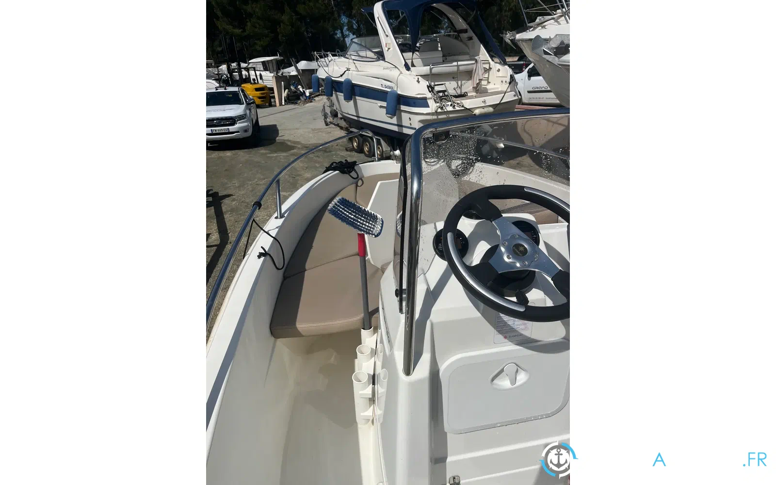 slider 17 Jeanneau Cap Camarat 4.7 CC