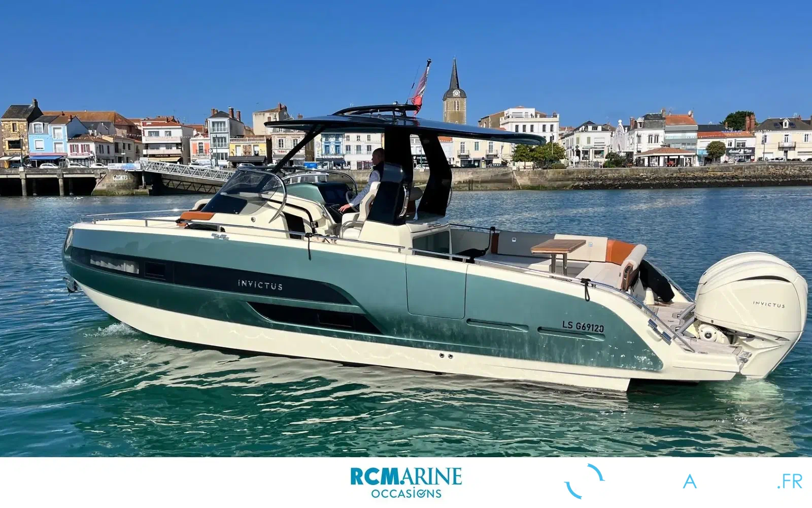 slider 11 Invictus 320 Gts