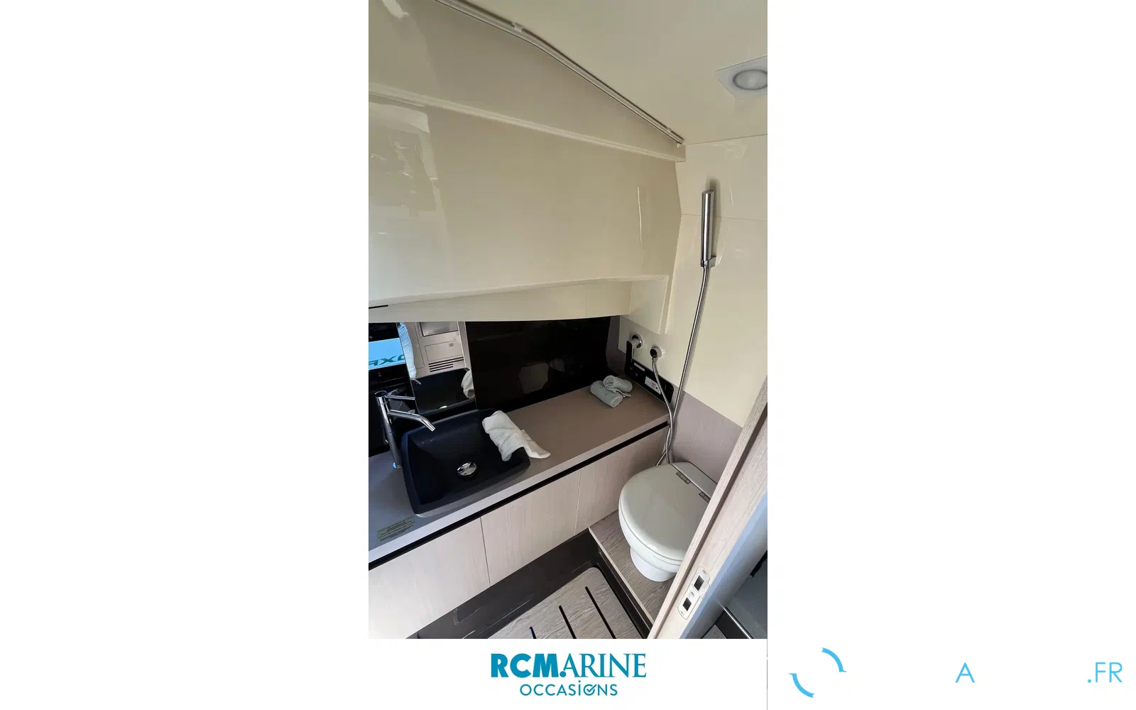 slider 23 Invictus 320 Gts