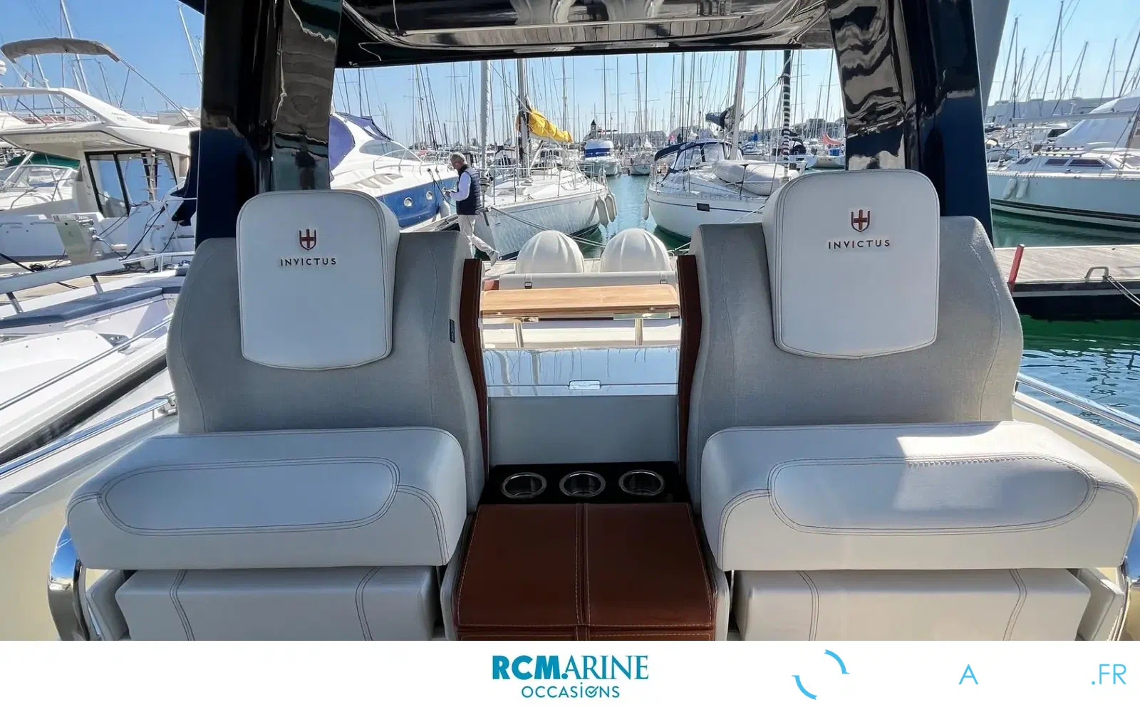 slider 26 Invictus 320 Gts