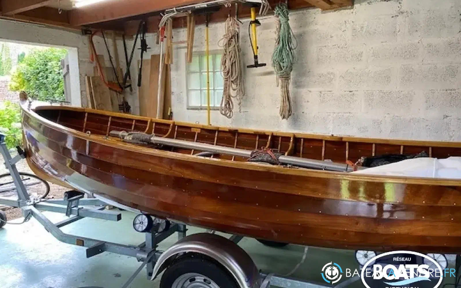 slider 0 Amber Boat Boat Eog