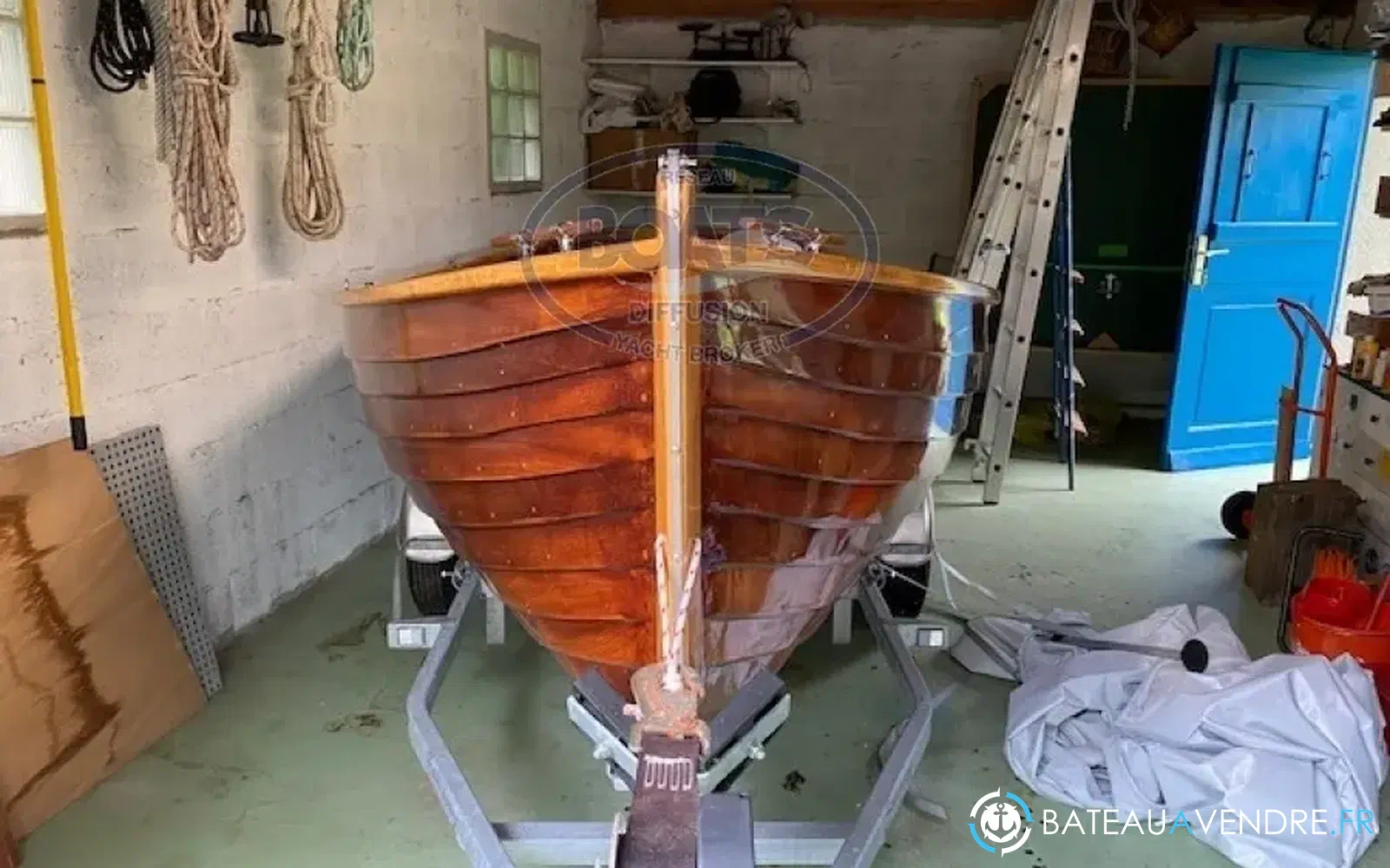 slider 2 Amber Boat Boat Eog