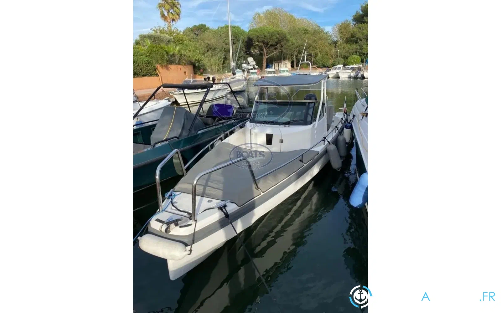 slider 11 Axopar 28 Open