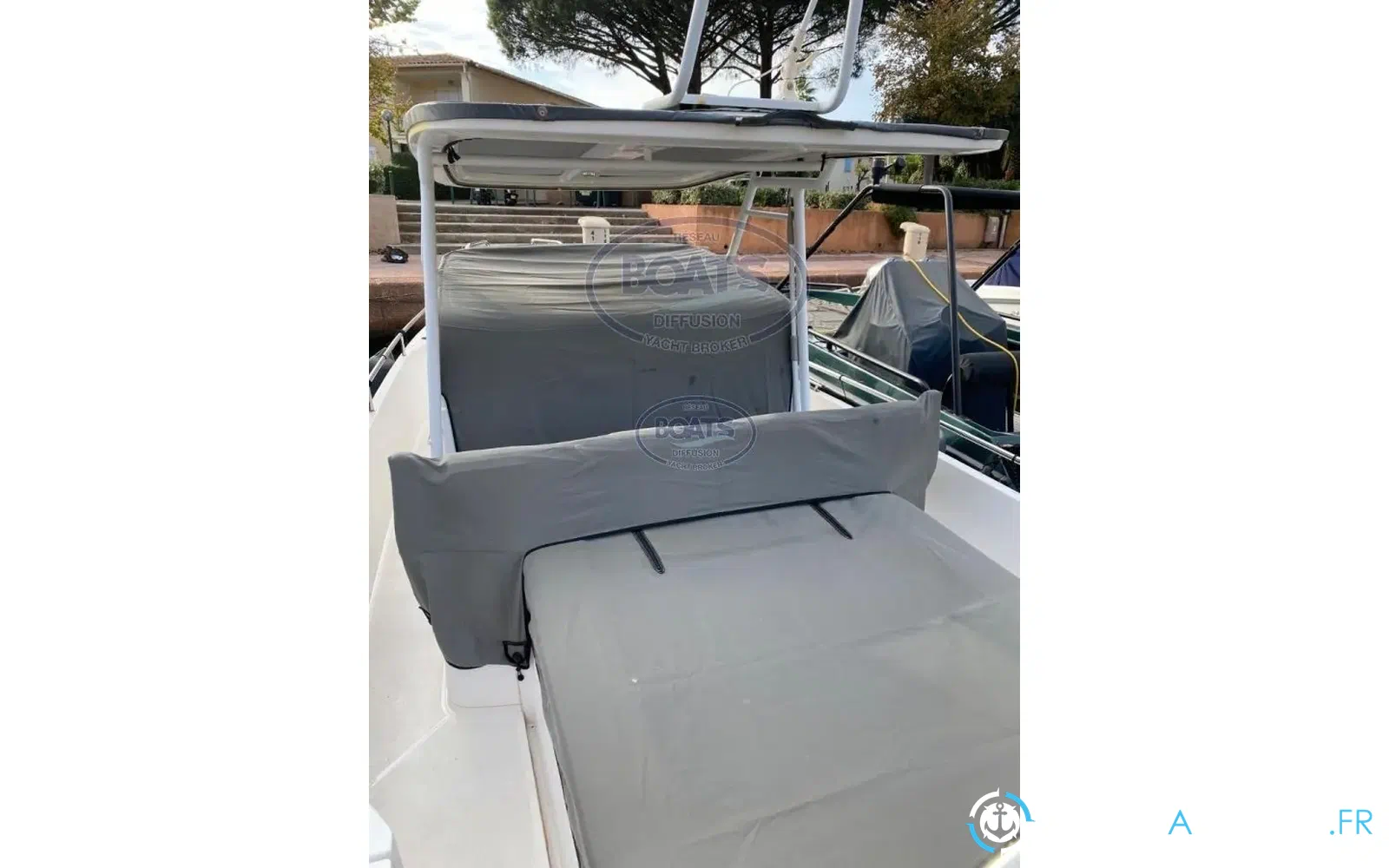 slider 12 Axopar 28 Open