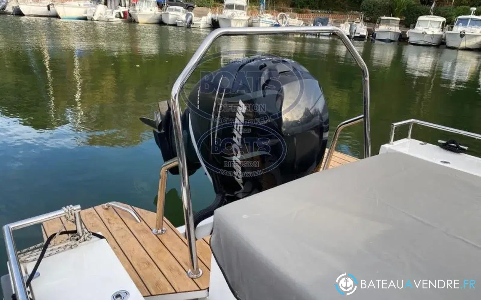 slider 13 Axopar 28 Open