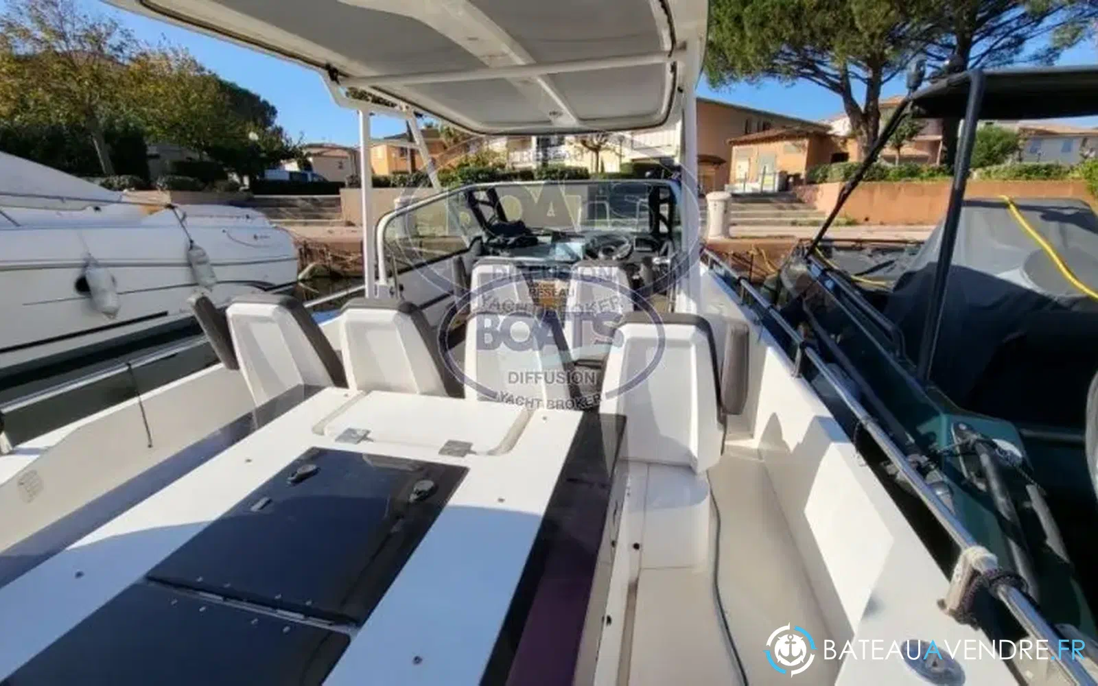 slider 14 Axopar 28 Open