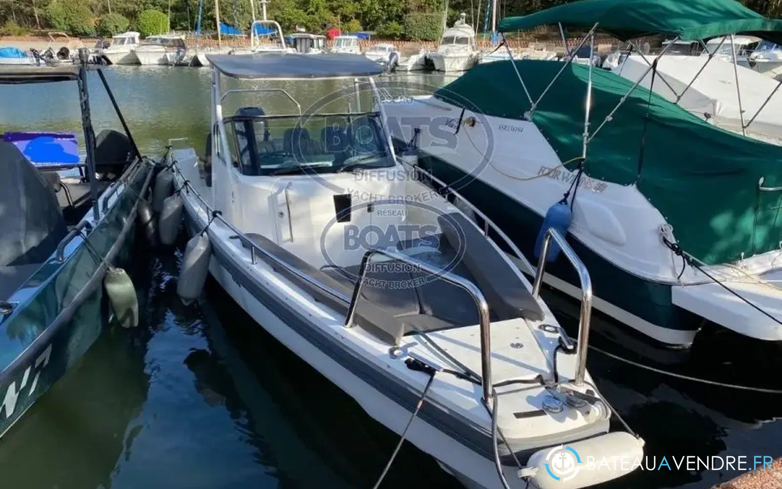slider 1 Axopar 28 Open