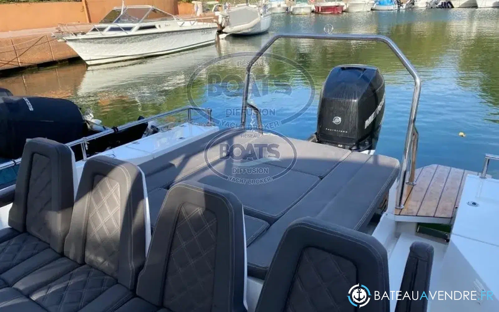 slider 4 Axopar 28 Open