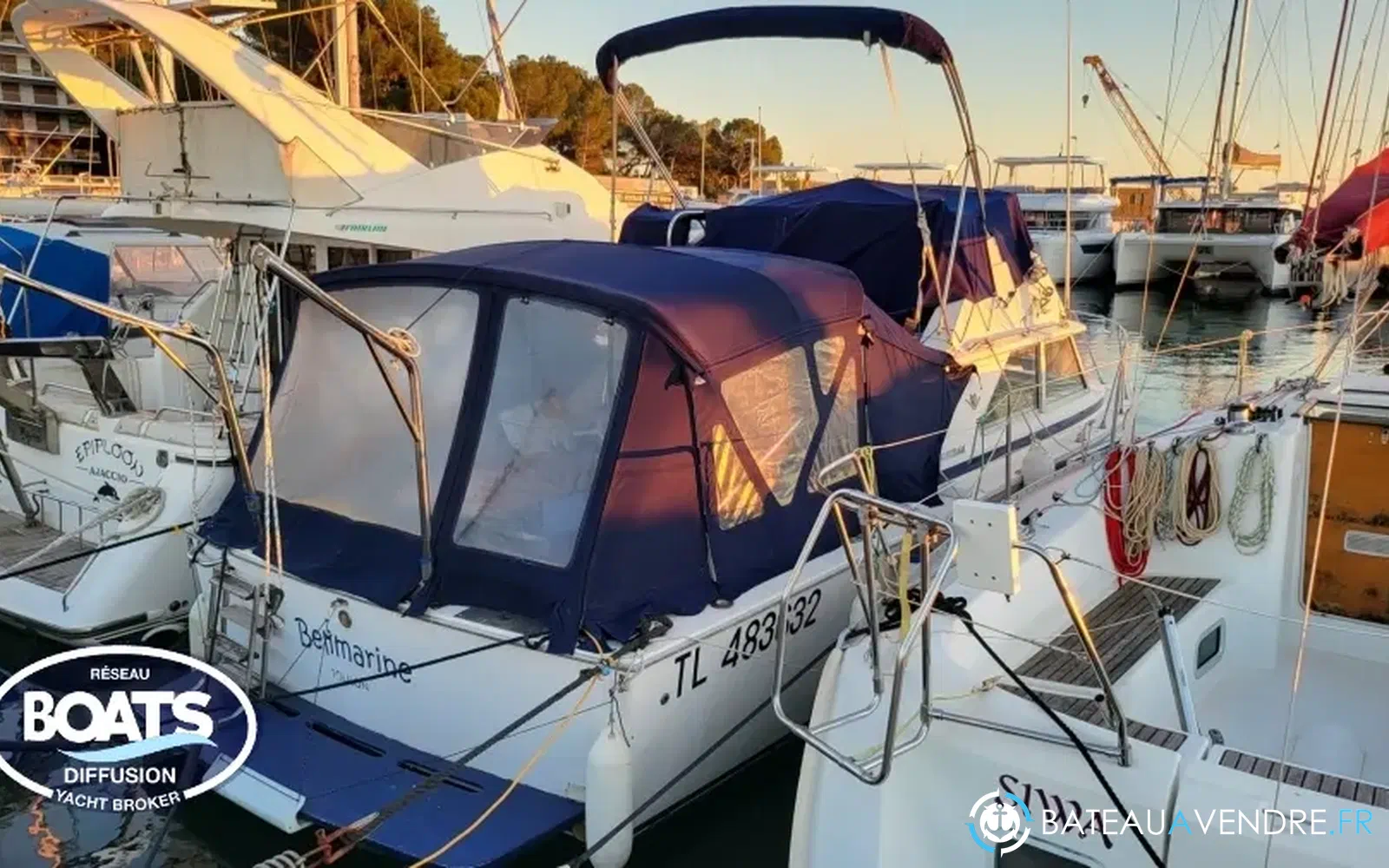 slider 0 Bertram 28 Flybridge