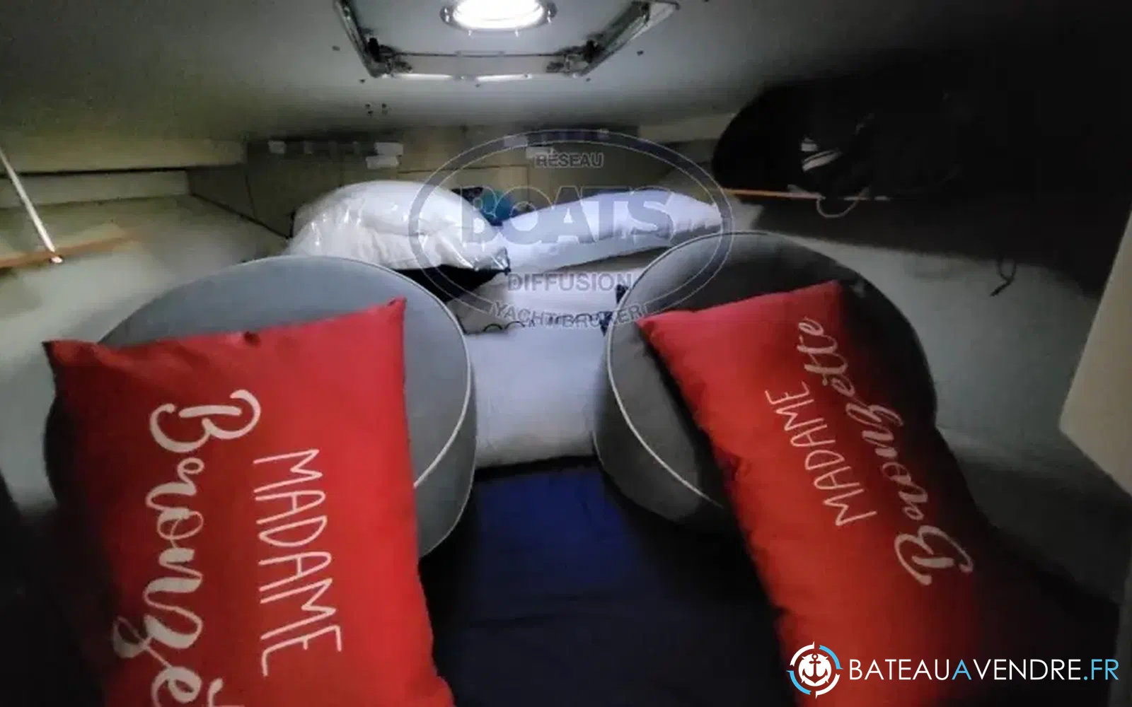 slider 8 Bertram 28 Flybridge