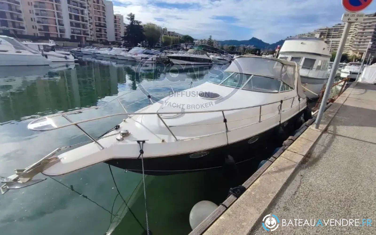 slider 11 Chris Craft Crowne 272