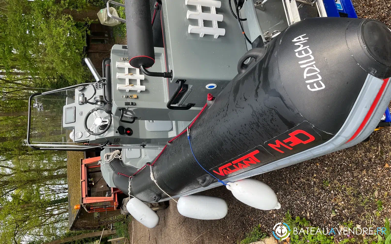 slider 2 Valiant 630 Black Carbon Edition