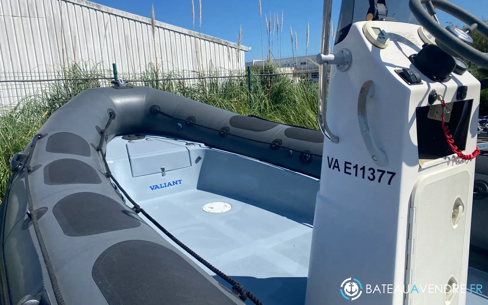 slider 1 Valiant DR 570
