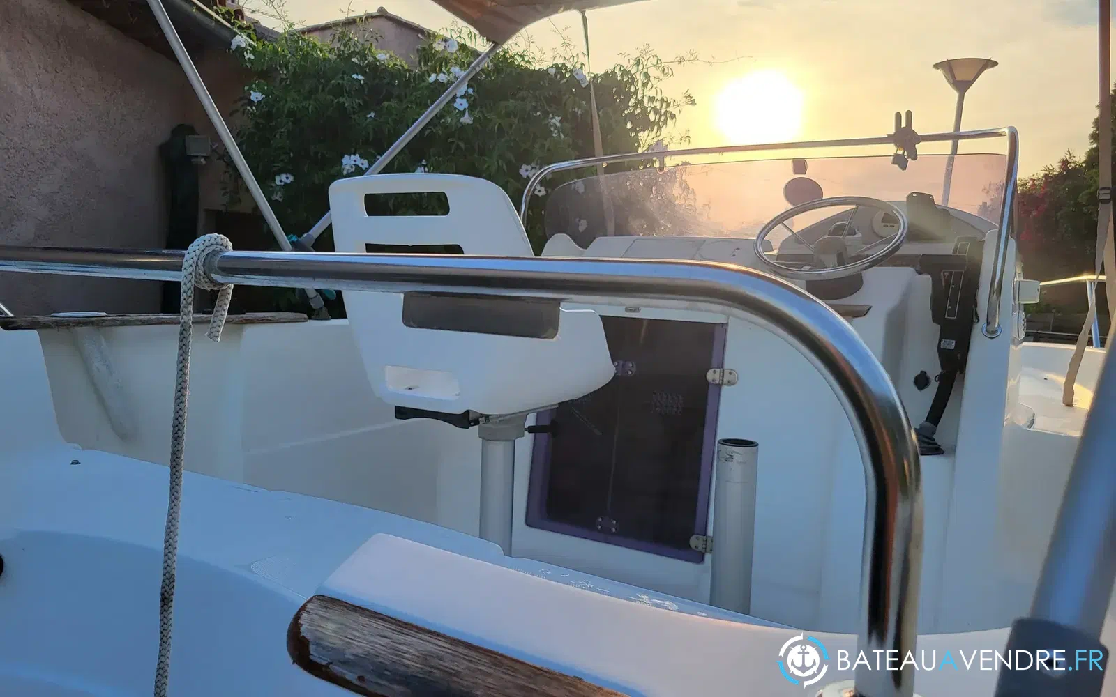 slider 1 B2 Marine Cap Ferret 500 Cabin