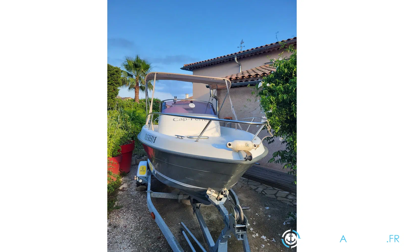 slider 2 B2 Marine Cap Ferret 500 Cabin