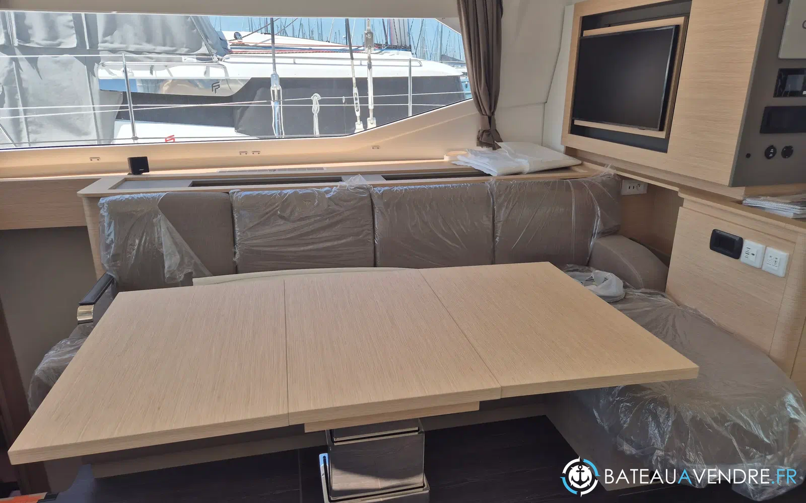 slider 17 Fountaine Pajot Aura 51