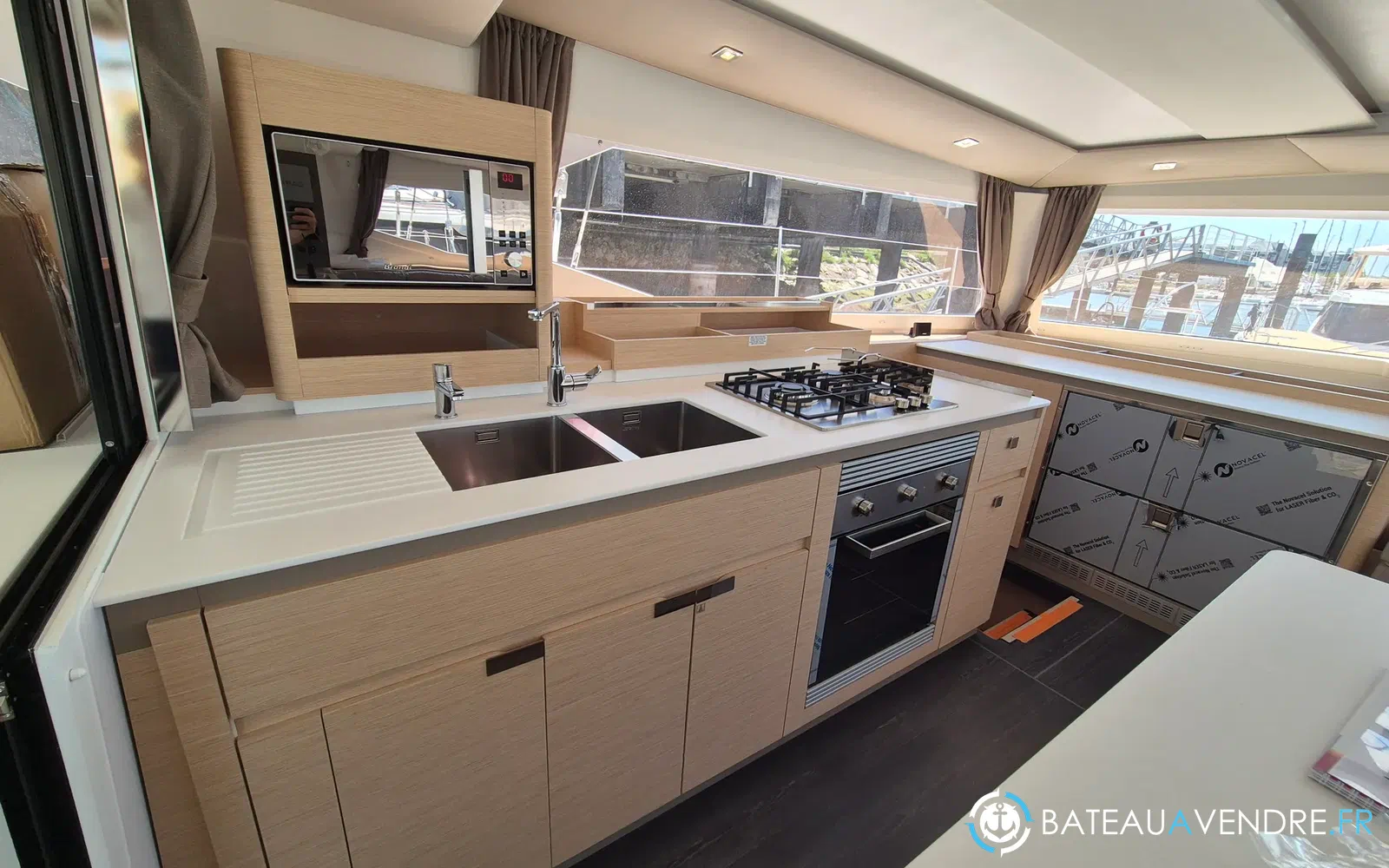slider 18 Fountaine Pajot Aura 51