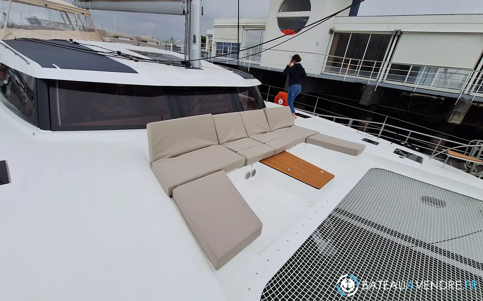 slider 1 Fountaine Pajot Aura 51