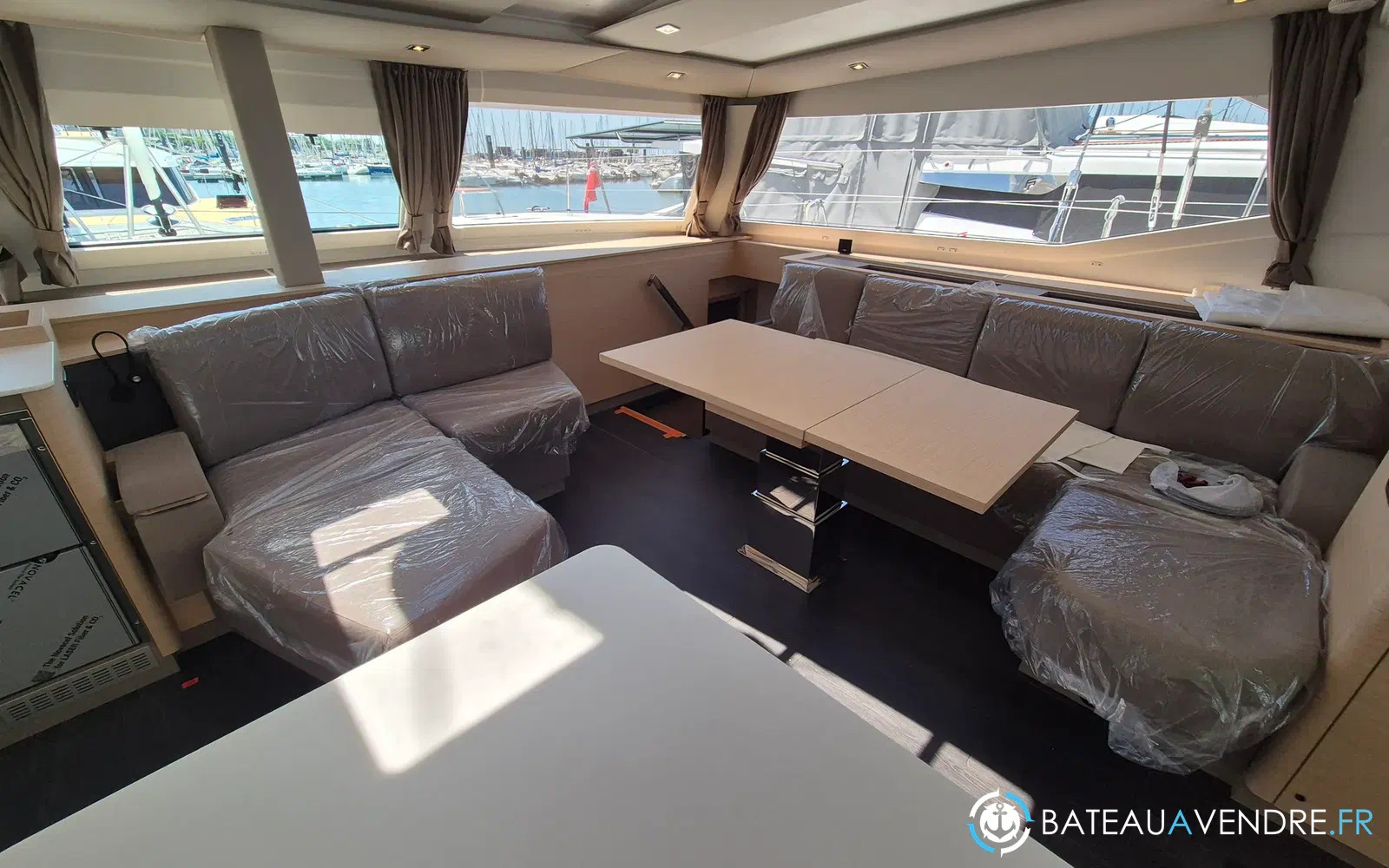slider 20 Fountaine Pajot Aura 51