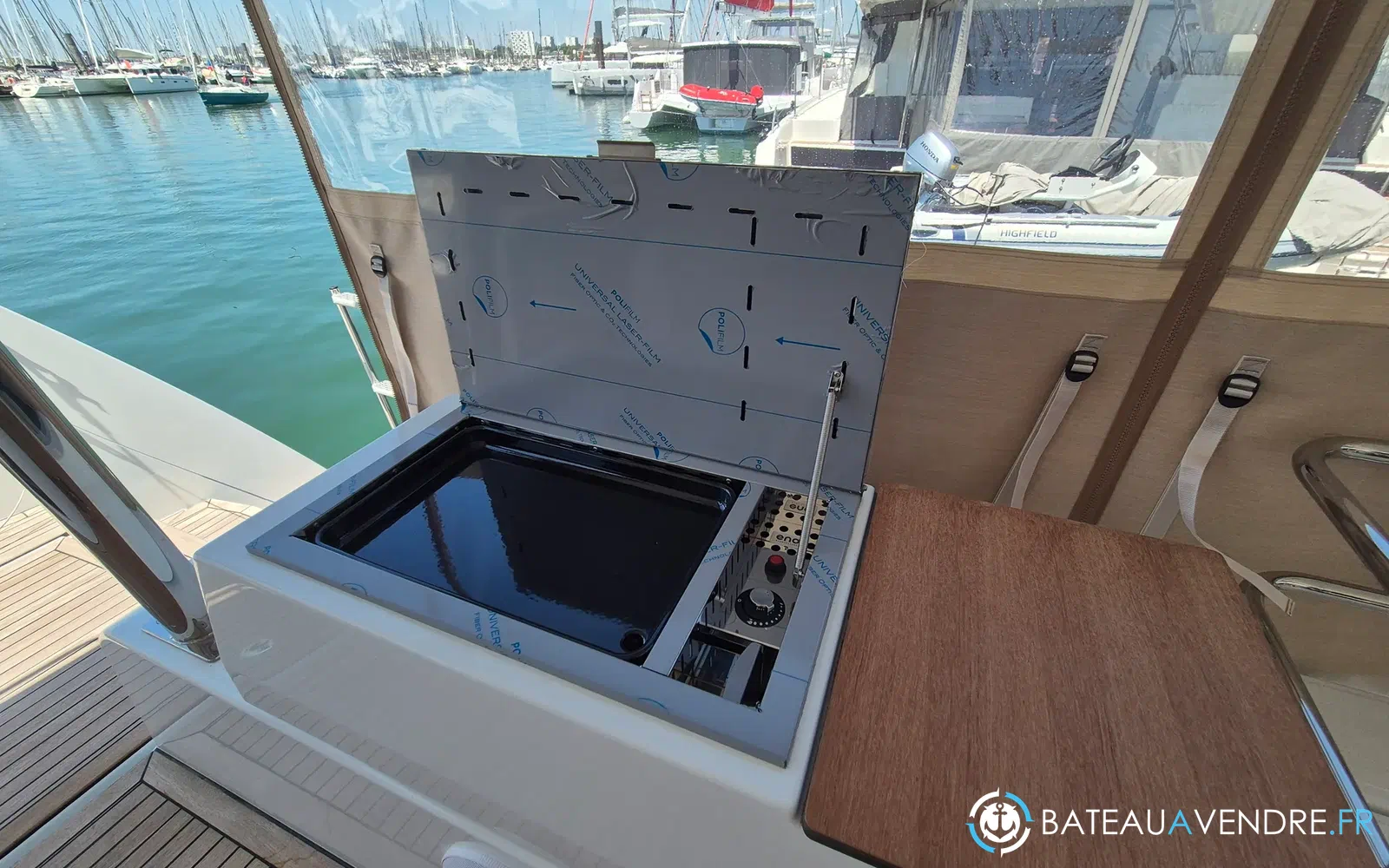 slider 21 Fountaine Pajot Aura 51