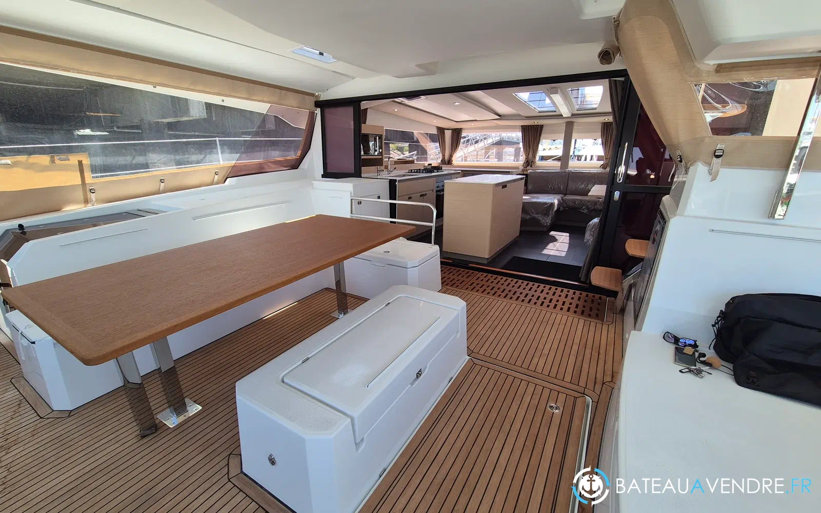 slider 23 Fountaine Pajot Aura 51