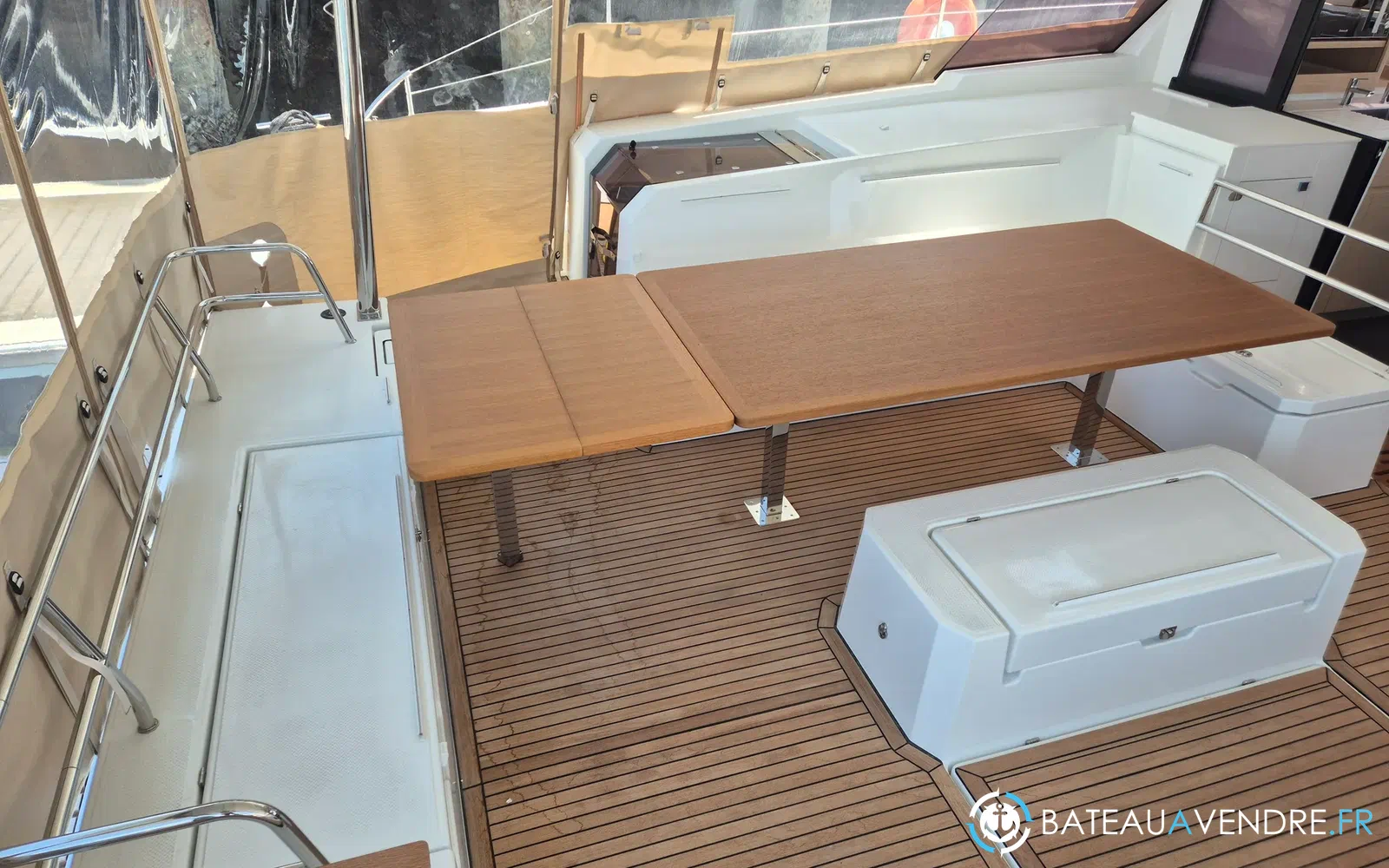slider 25 Fountaine Pajot Aura 51