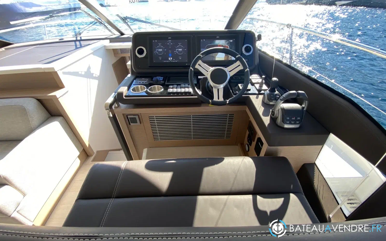 slider 6 Jeanneau Prestige 520 Fly