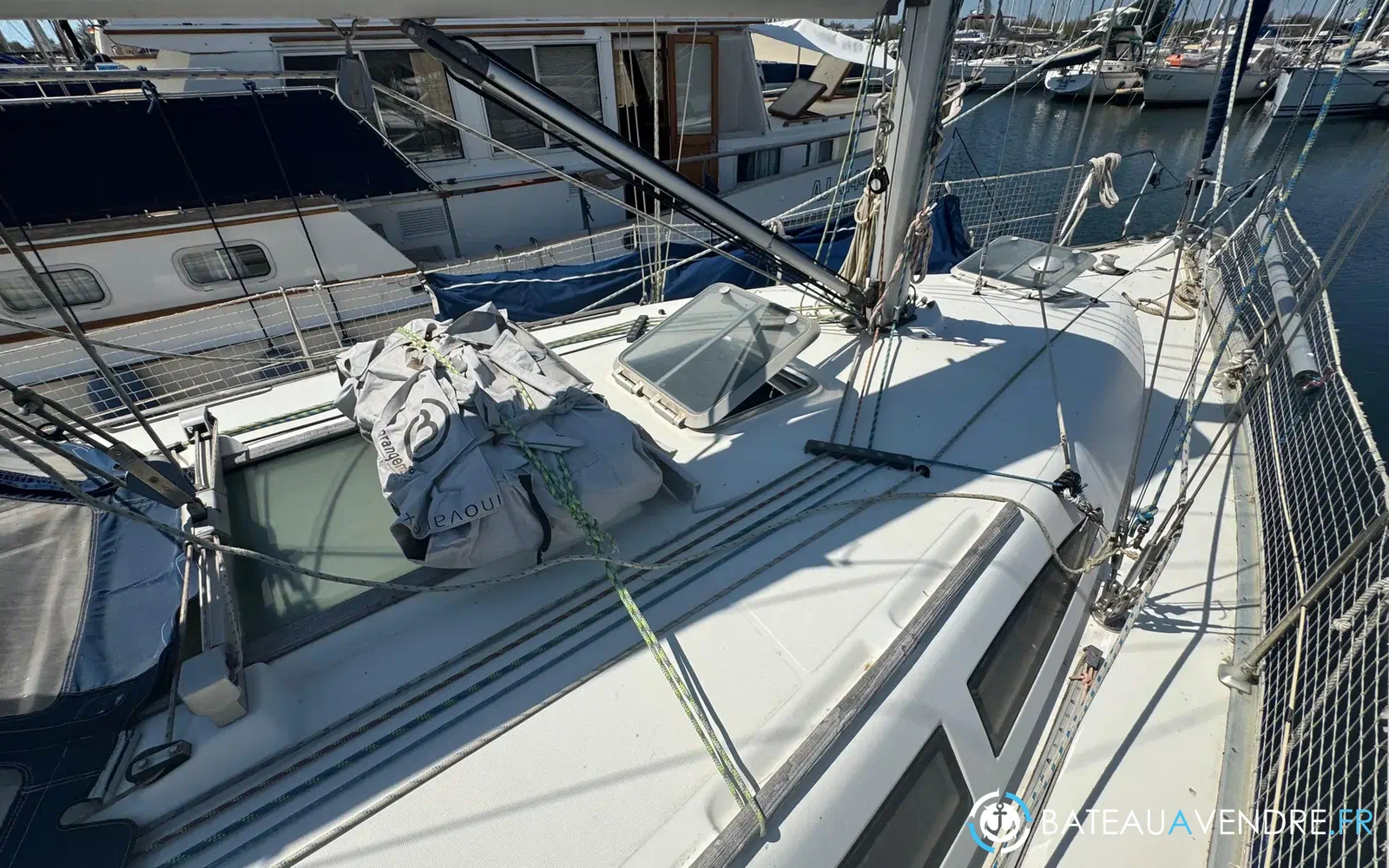 slider 12 Jeanneau Sun Odyssey 37