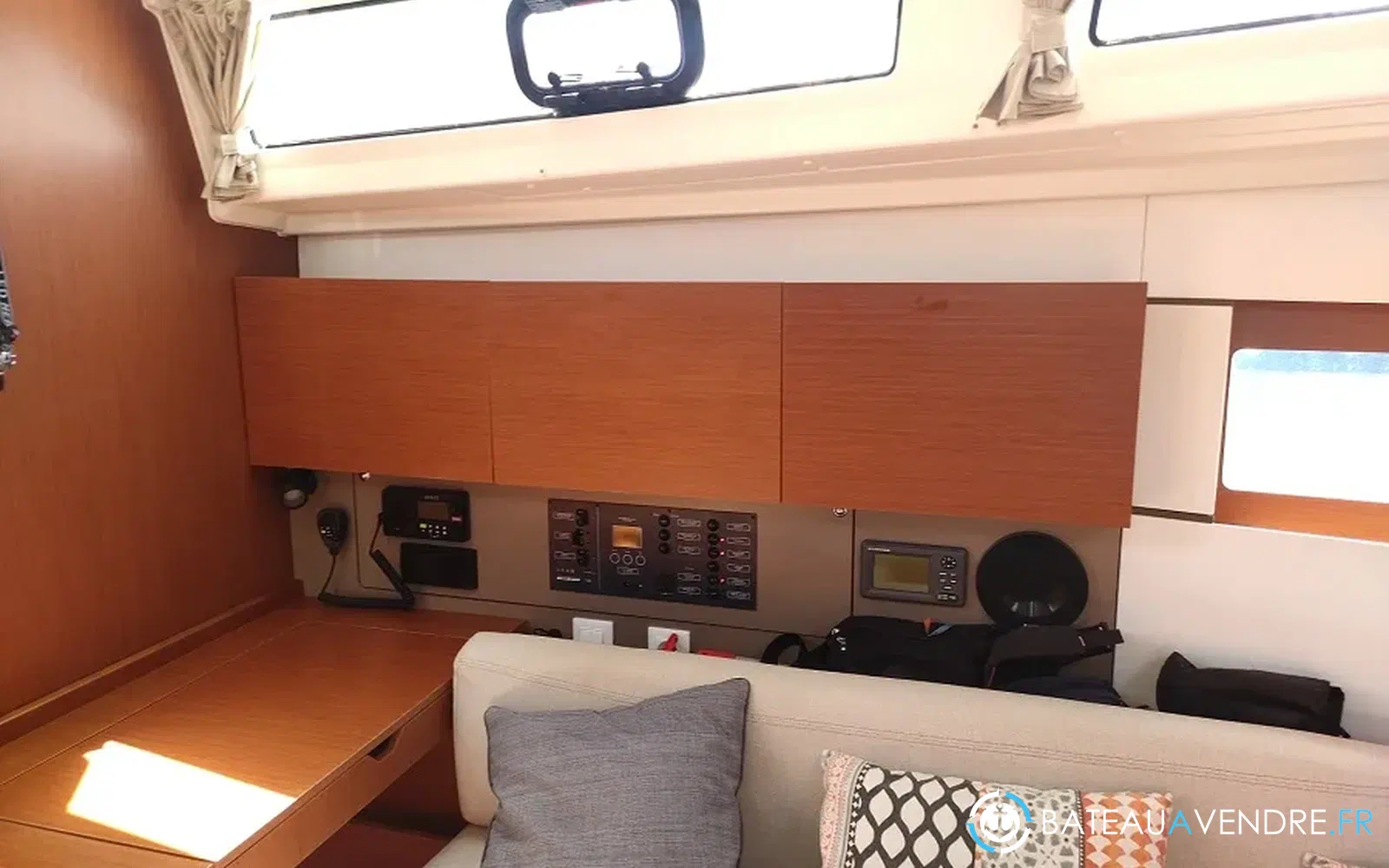 slider 53 Beneteau Oceanis 38.1