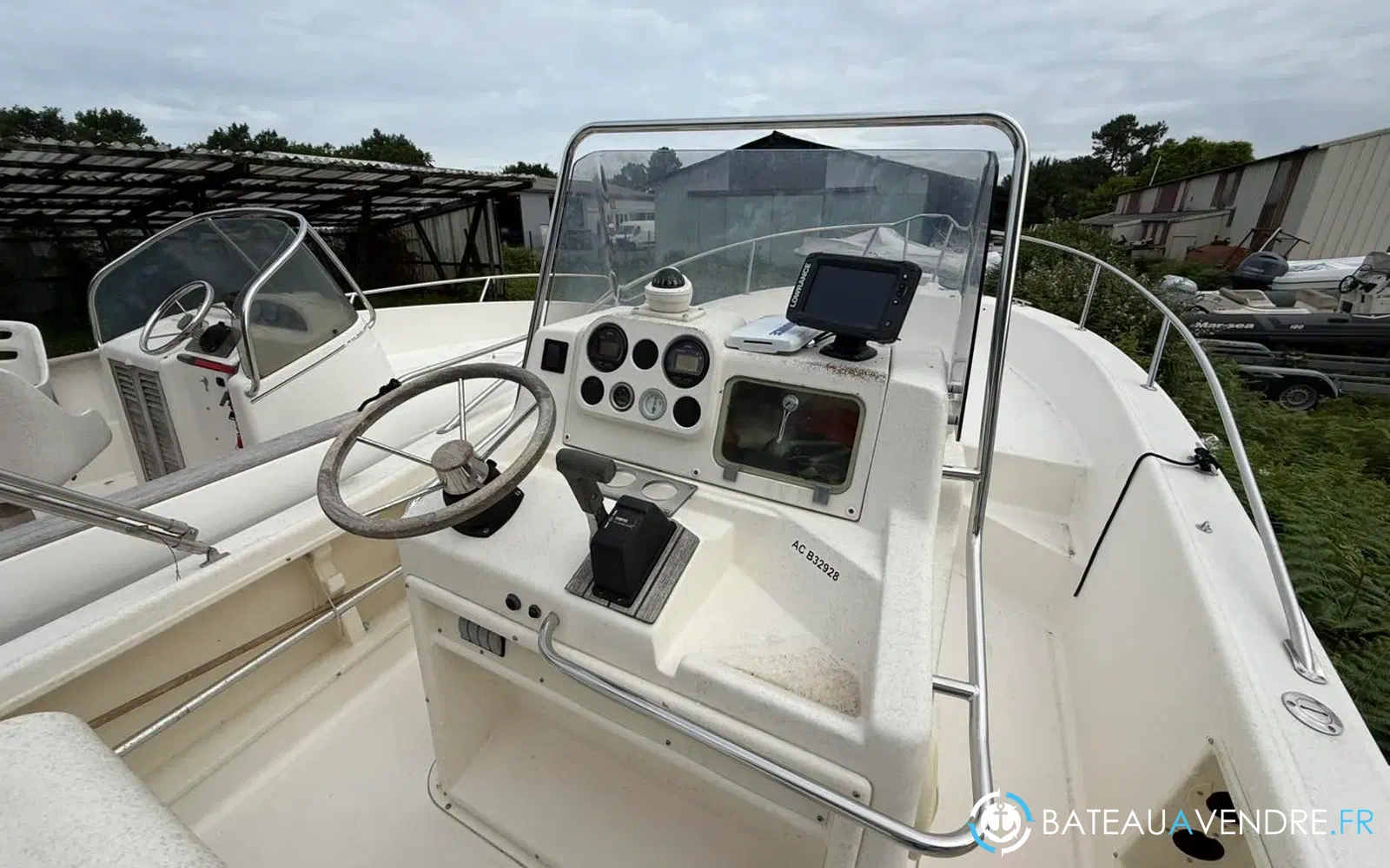 slider 20 Kelt White Shark 225