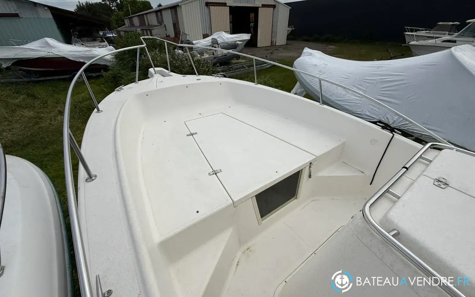 slider 4 Kelt White Shark 225