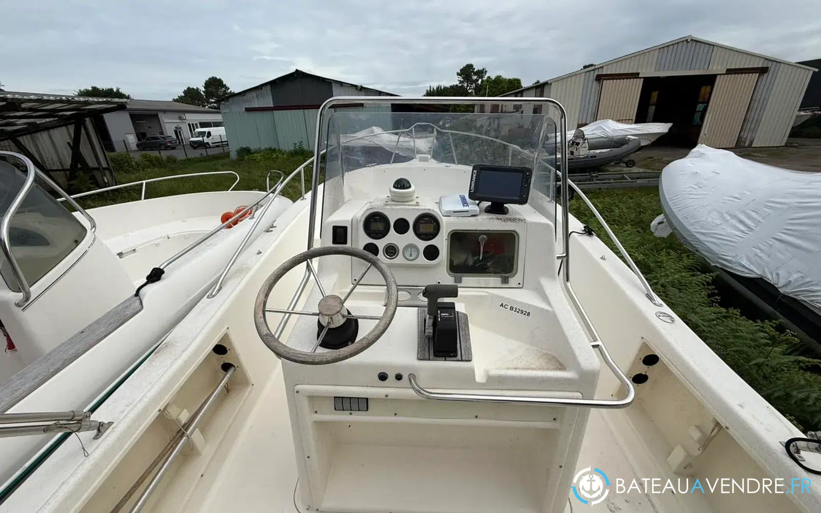 slider 10 Kelt White Shark 225