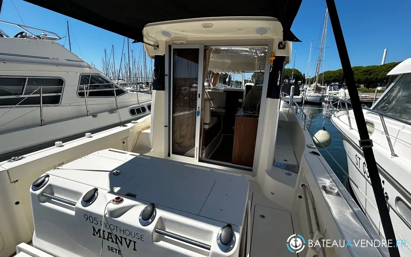 slider 2 Quicksilver 905 Pilothouse