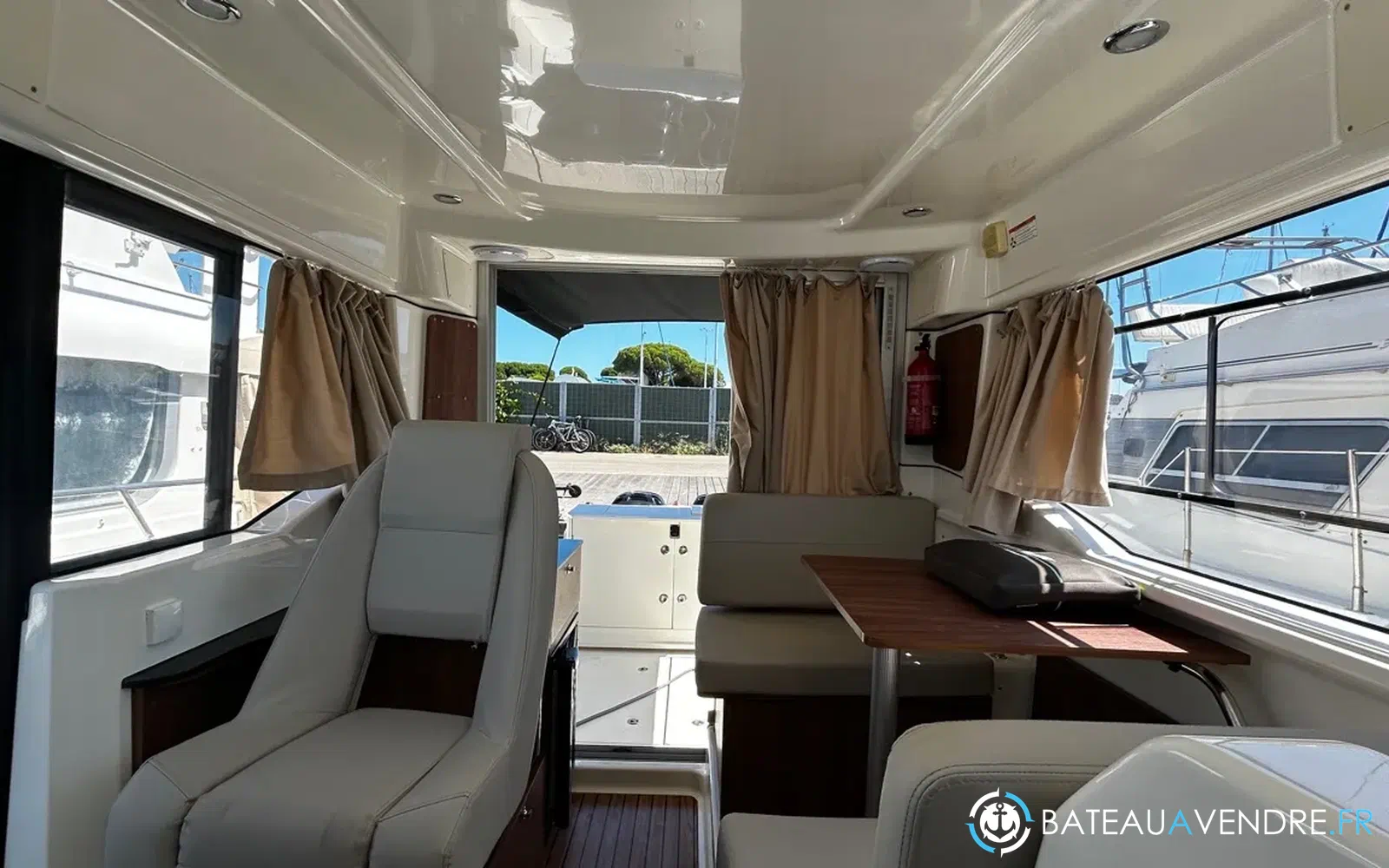 slider 10 Quicksilver 905 Pilothouse