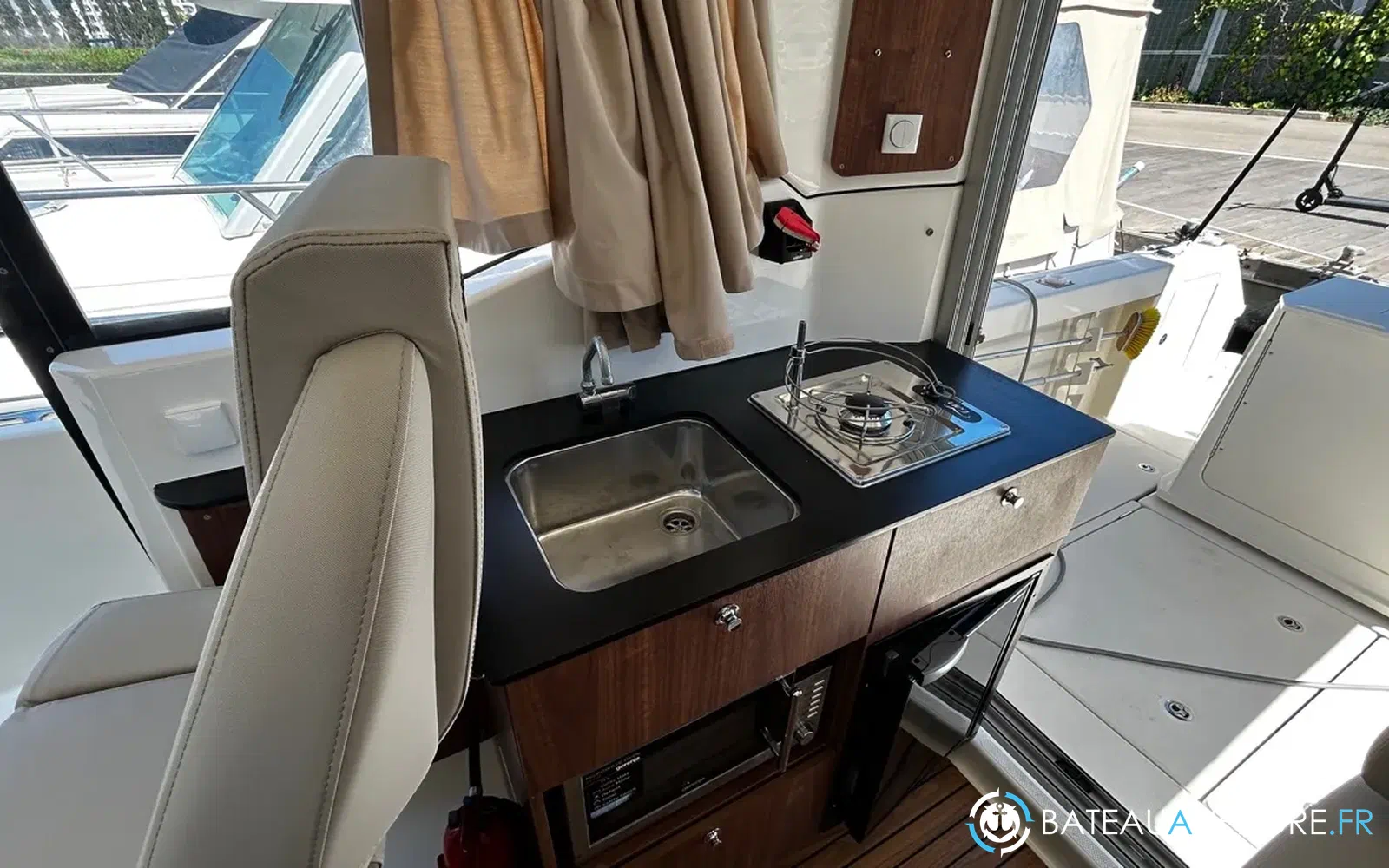 slider 11 Quicksilver 905 Pilothouse