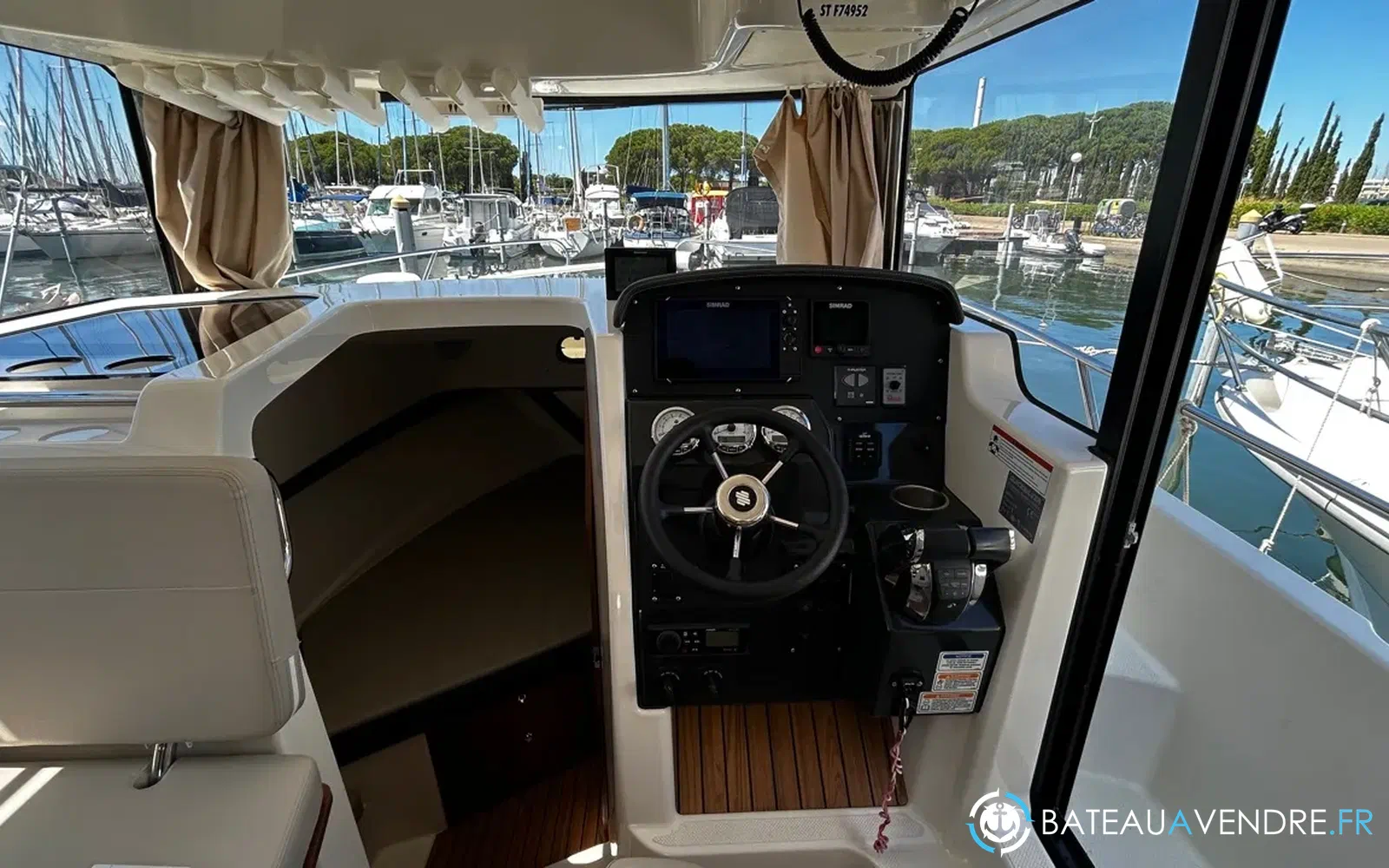 slider 14 Quicksilver 905 Pilothouse