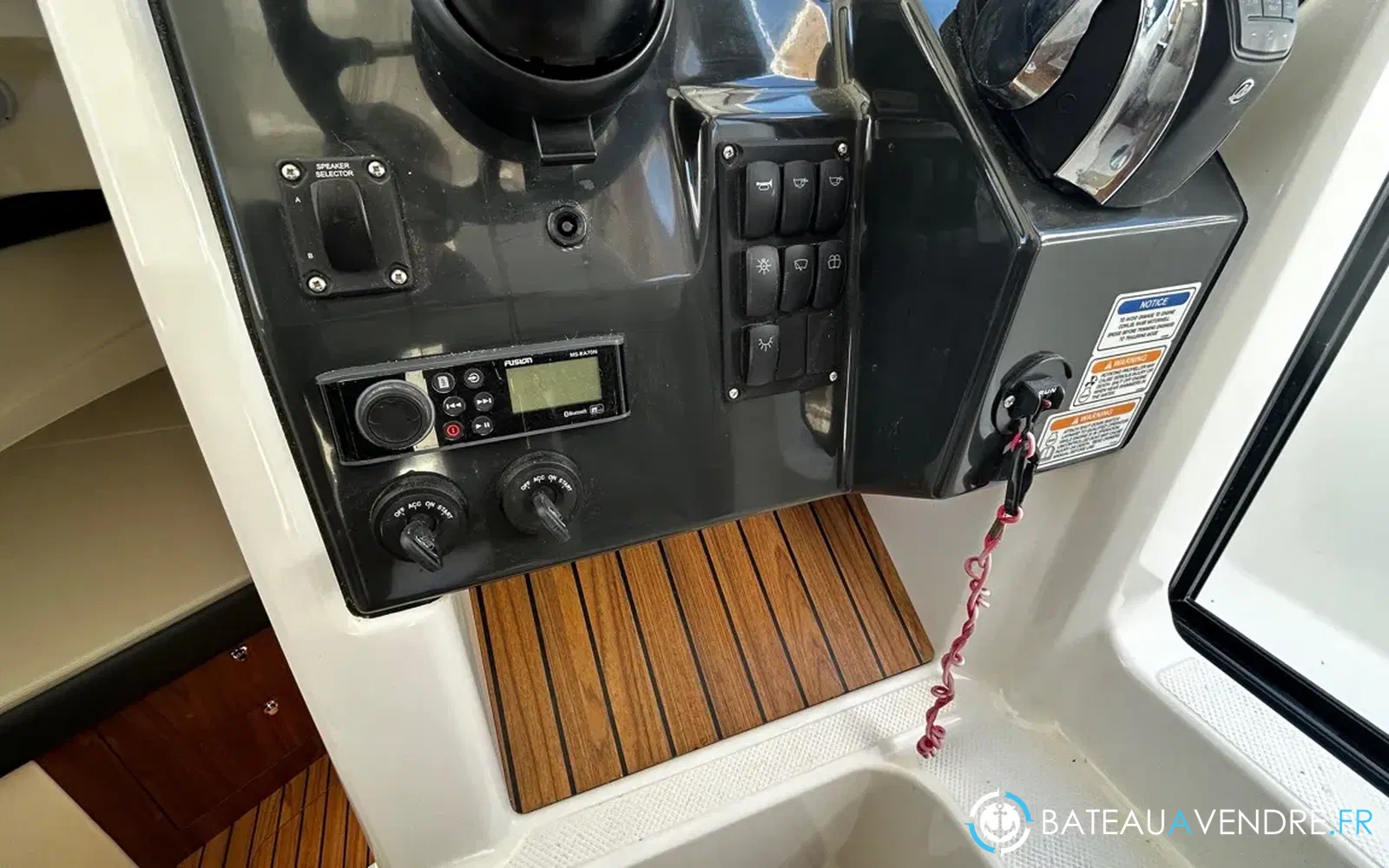slider 16 Quicksilver 905 Pilothouse