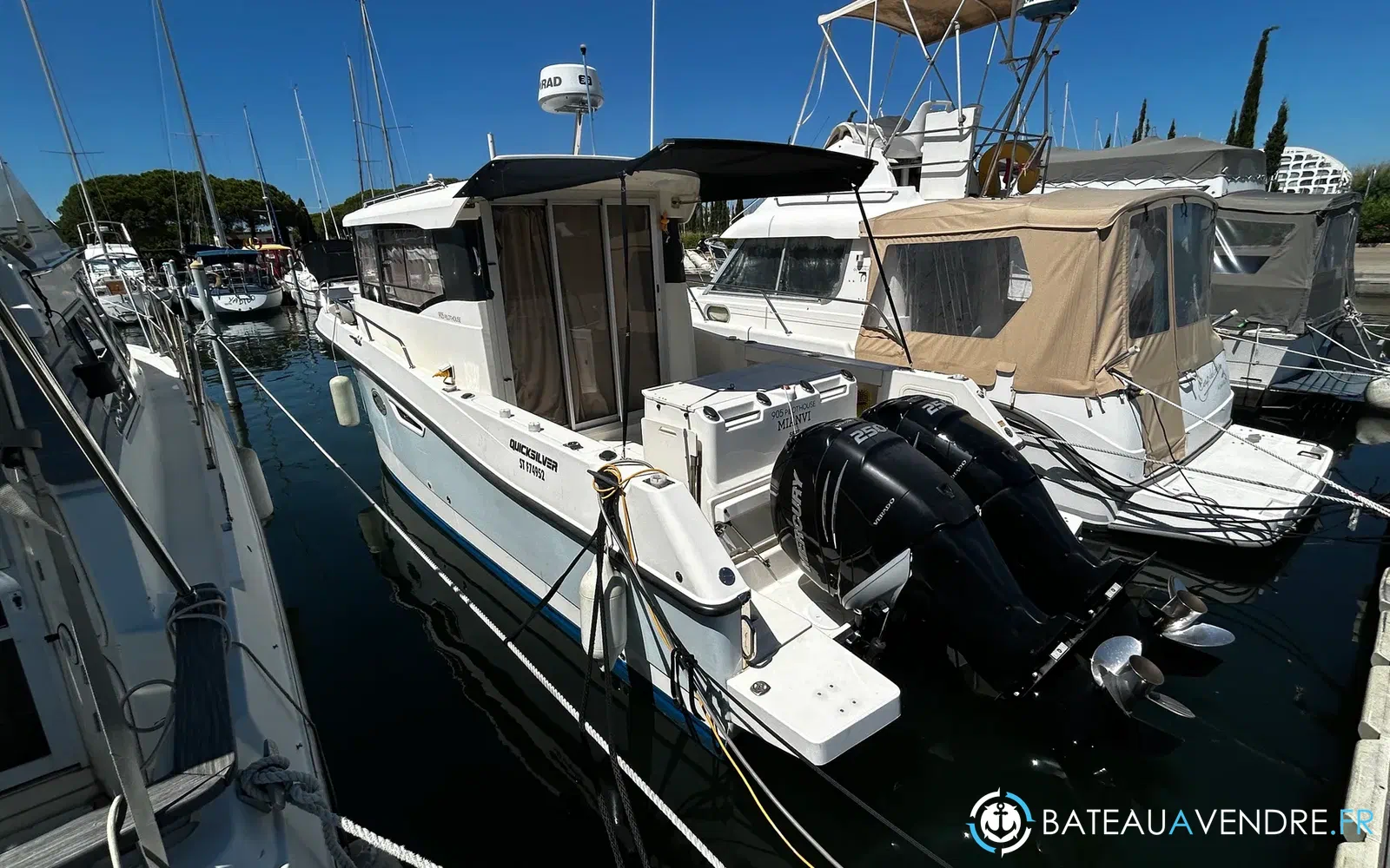 slider 1 Quicksilver 905 Pilothouse
